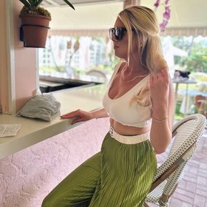 Meet your Posher, Julia